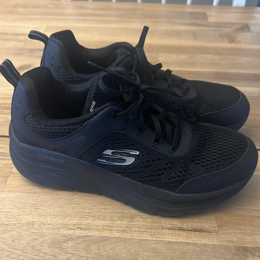 SKECHERS D’LUX WALKER SNEAKERS